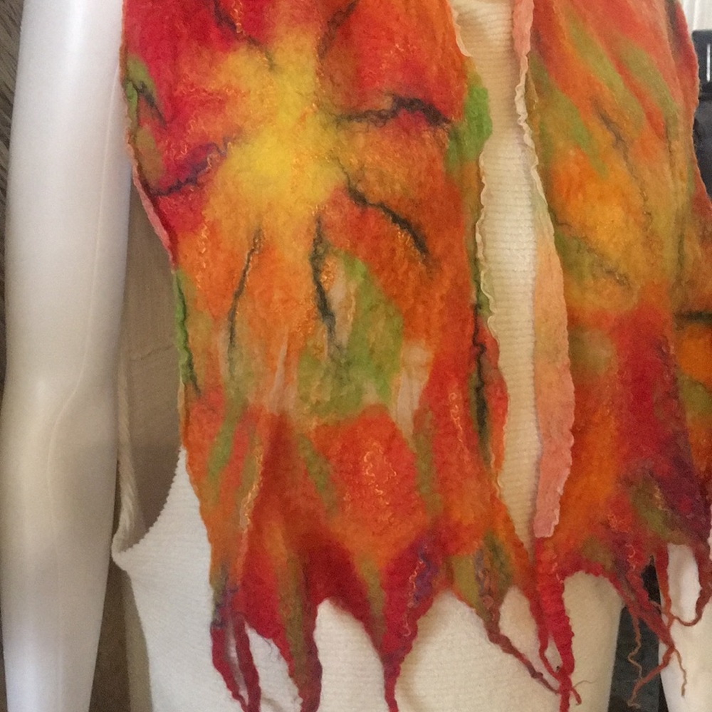 Felted silk scarf - Picture 2 of 4